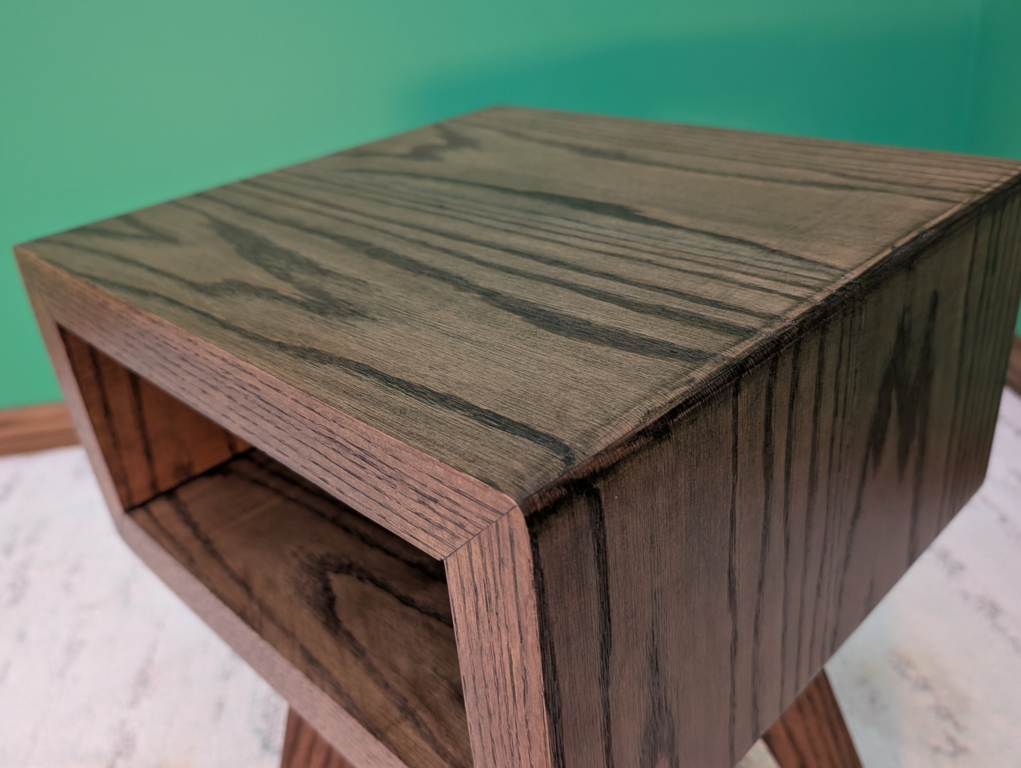 Close view of the top grain and mitered corner